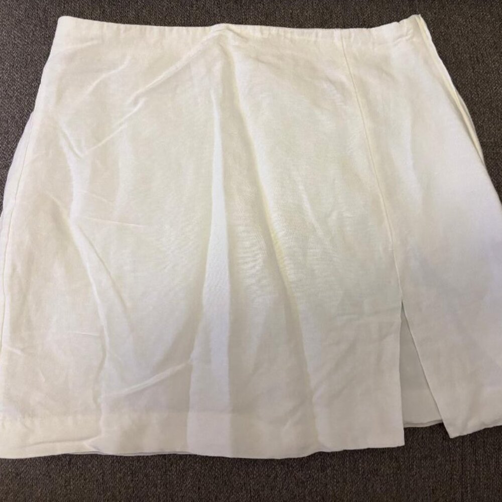 H&M White Linen Mini Skirt with Slit